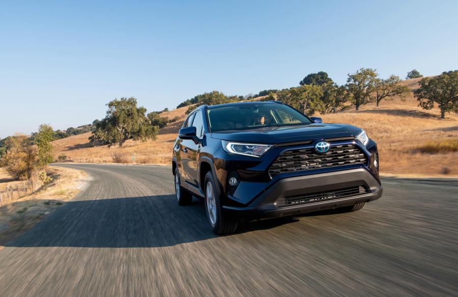  Toyota RAV4 XLE Hybrid 2018 года  (NA) (фото 15 из 26)